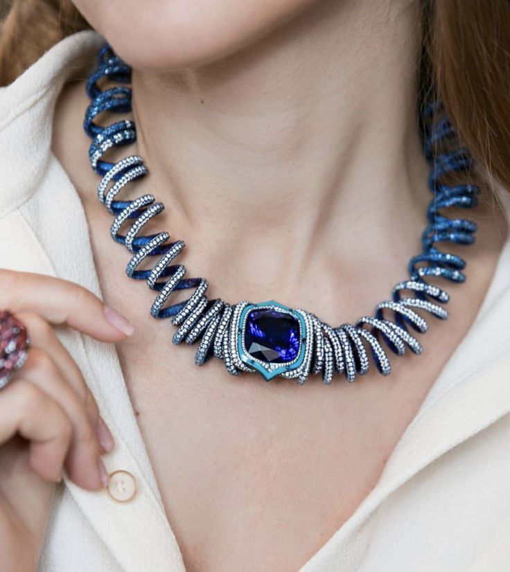 Blue sapphire statement necklace designed with AI jewelry design software